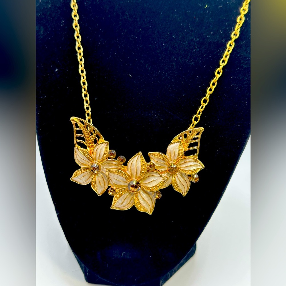 Flower necklace
